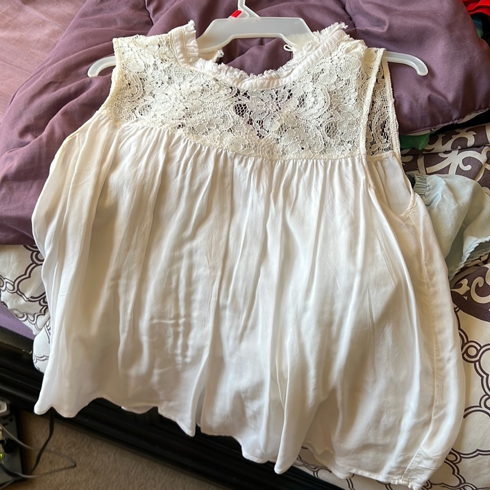 Flowy Lace Sleeveless Top